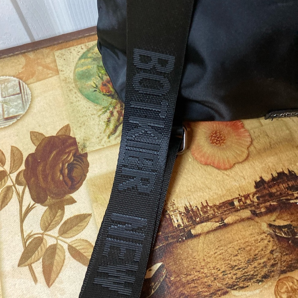 NWT Botkier mini trigger NYLON BACKPACK BLACK WITH GUITAR LIKE LOGO STRAPS - Picture 6 of 7